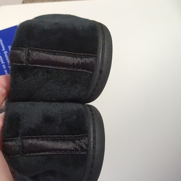 Dearfoam Slippers in Black - Picture 9 of 10
